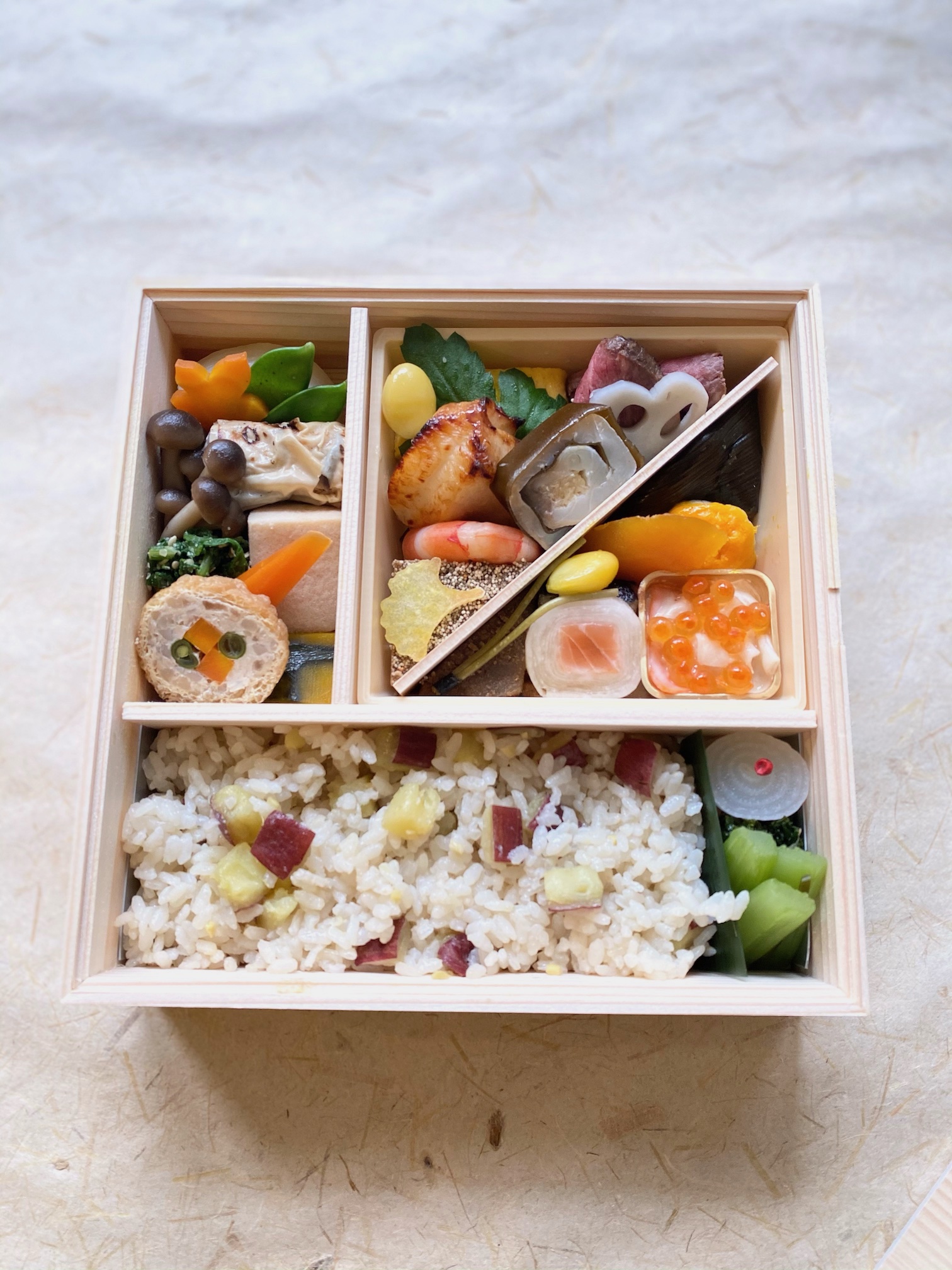 ROKETSU 　Gozen Bento  by  Daisuke Hayashi        　　　   「露結」by　 林大介　“京懐石の息吹”